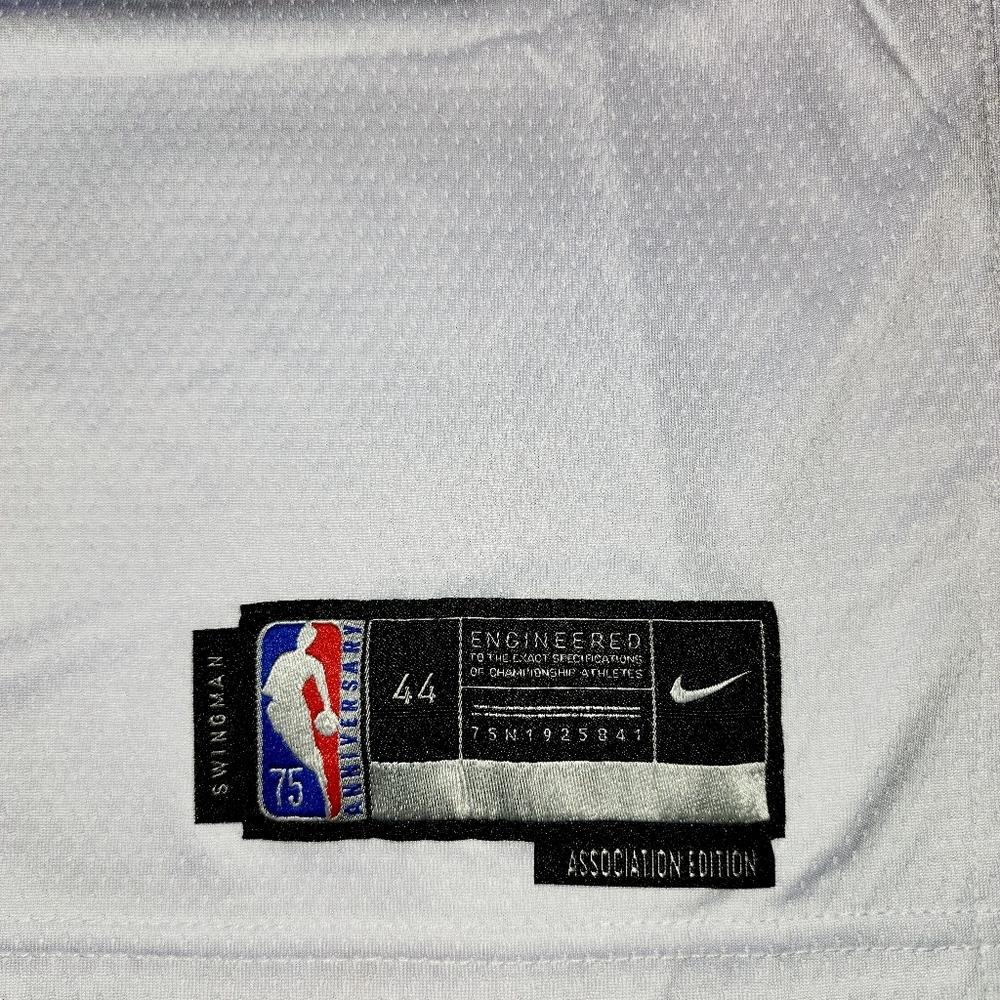 Chicago Bulls Michael Jordan Jersey - Picture 2 of 4